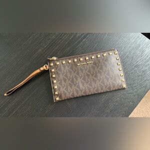 Pre-Owned Brown Signature Michael Kors Saffiano Sandrine Stud Large Zip Clutch